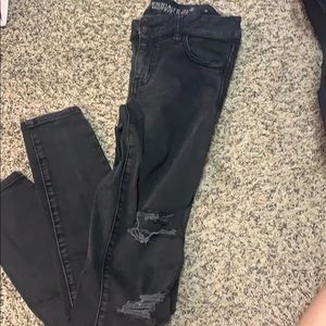 American Eagle Skinny/Distressed